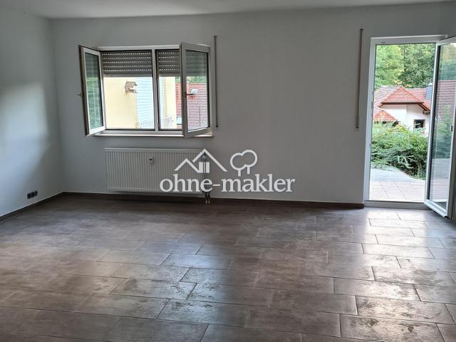 Großzügige 3 Zimmer Terrassenwohnung in Hanglage mit Südterrasse und 2 Stellplätzen