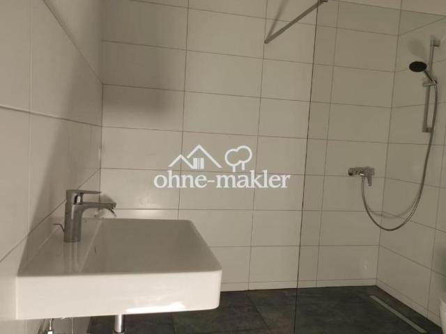 Großzügige 3 Zimmer WE in frisch saniertem 3 Familienhaus