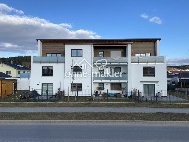 Großzügige 3 Zimmer Wohnung mit 27 m² Dachterrasse und Einbauküche in zentraler Lage von Bayerbach