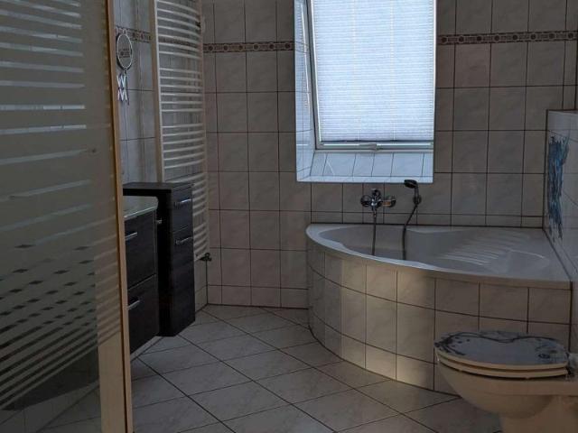 Großzügige 3 Zimmer Wohnung mit Tageslichtbad – An der Hoffischerei 1, Merseburg