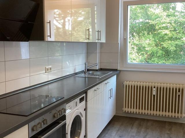Großzügige 3 Zimmer Wohnung mit Traumbalkon und Einbauküche