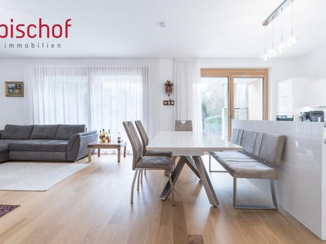 Großzügige 3 Zimmer Wohnung mit überdachter Terrasse und Gartenanteil
