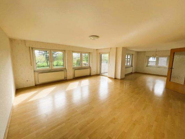 Großzügige 3 Zimmer Wohnung mit Weitblick ins Grüne