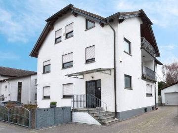 Großzügige 3 Zimmer Wohnung mit zwei Balkonen in zentraler Lage