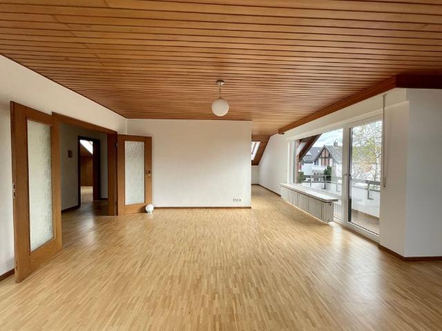 Großzügige 3 Zimmer Wohnung mit zwei Balkonen