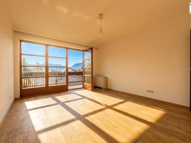 Großzügige 3 Zimmer Wohnung mit Balkon