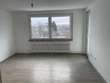 Großzügige 3 Zimmer Wohnung mit Balkon!