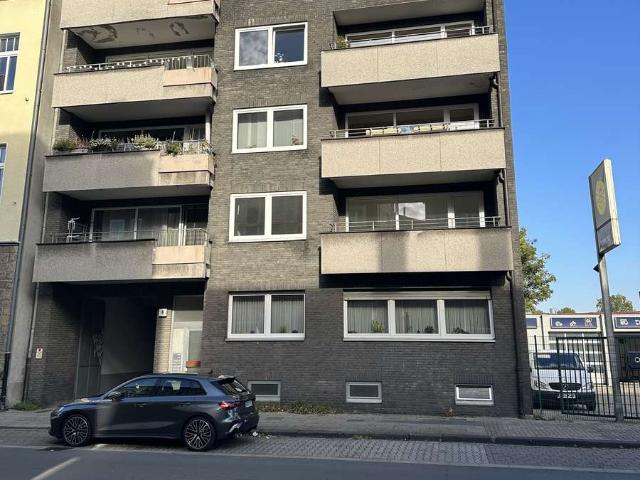 Großzügige 3 Zimmer Wohnung mit Balkon