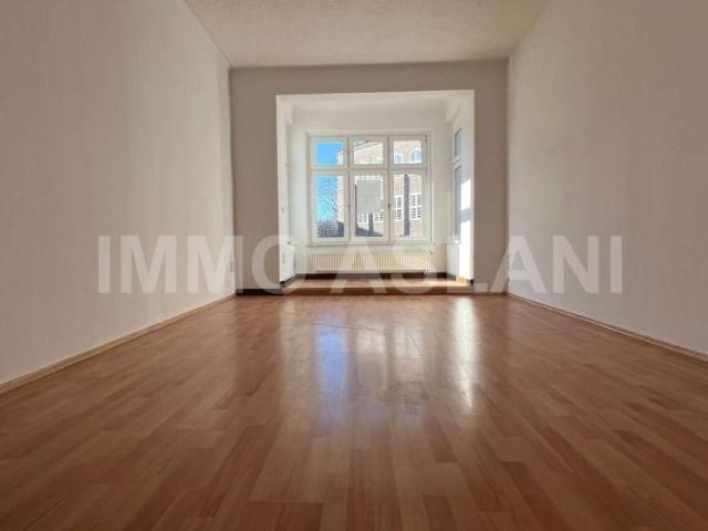 Großzügige 3 Zimmer Wohnung mit Balkon, Abstellraum & Gartenmitnutzung