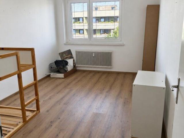 Großzügige 3 Zimmer Wohnung mit Balkon, Aufzug und Tiefgarage in zentraler Lage in Haid! Umgeben von ausgezeichneter Infrastruktur!