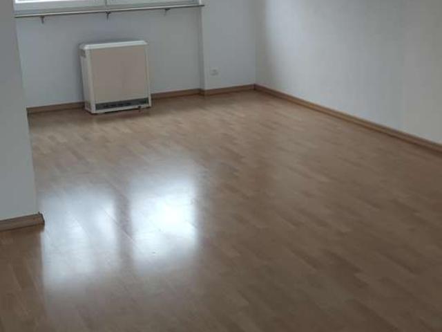 Großzügige 3 Zimmer Wohnung mit Balkon, Einbauküche und Tiefgaragenstellplatz in Steinheim am Albuch