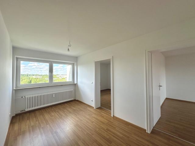 Großzügige 3 Zimmer Wohnung mit Balkon in München