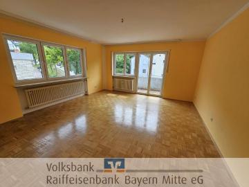 Großzügige 3 Zimmer Wohnung mit Balkon in Zentrumsnähe