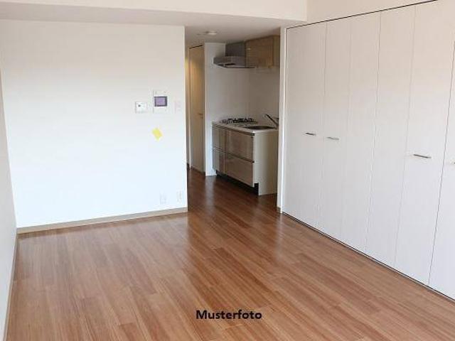 Großzügige 3 Zimmer Wohnung mit Balkon & Stellplatz