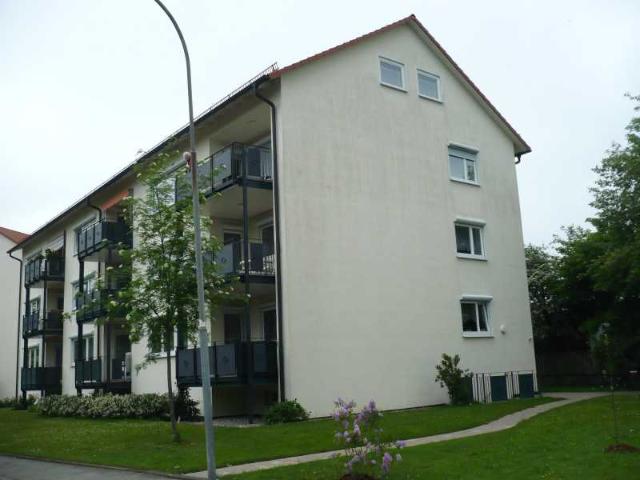 großzügige 3 zimmer wohnung mit balkon und blick ins grüne