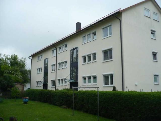 Großzügige 3 Zimmer Wohnung mit Balkon und Blick ins Grüne