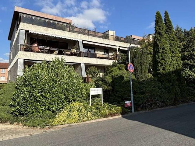 Großzügige 3 Zimmer Wohnung mit Balkon und großer Fensterfront!