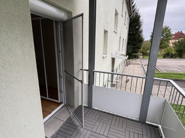 großzügige 3 zimmer wohnung mit balkon und parkplatz – 78,84 m² wohnkomfort in ruhiger, naturnaher lage in ampflwang! ab 01.12.2026 verfügbar!