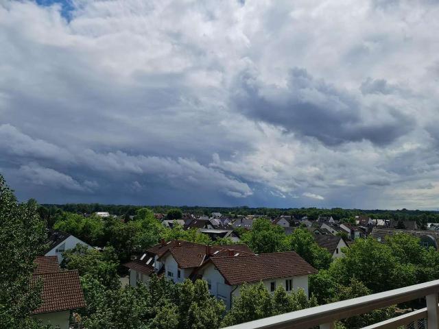Großzügige 3 Zimmer Wohnung mit Balkon und Weitblick in Top Lage von Nieder Roden bei Frankfurt