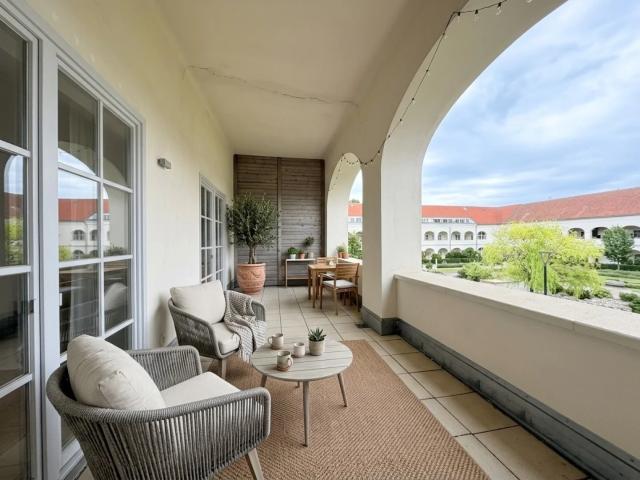 Großzügige 3 Zimmer Wohnung mit beeindruckender Raumhöhe und großzügigen Freiflächen