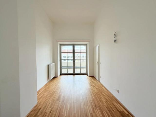 Großzügige 3 Zimmer Wohnung mit beeindruckender Raumhöhe und großzügigen Freiflächen