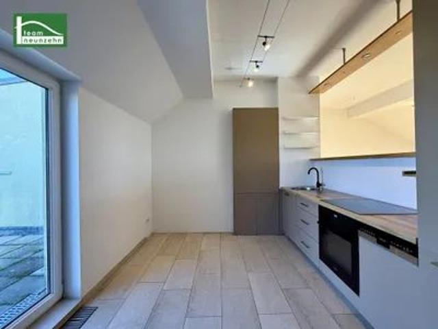 Großzügige 3 Zimmer Wohnung mit ca. 90 m² inkl. Terrasse, Einbauküche und Klimaanlage!