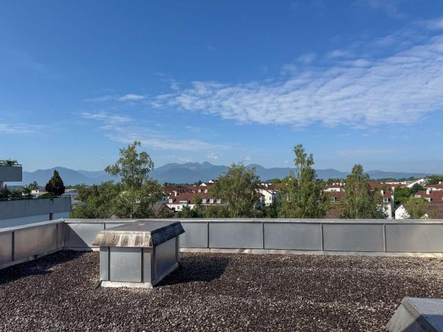 Großzügige 3 Zimmer Wohnung mit Dachterrasse und Bergblick