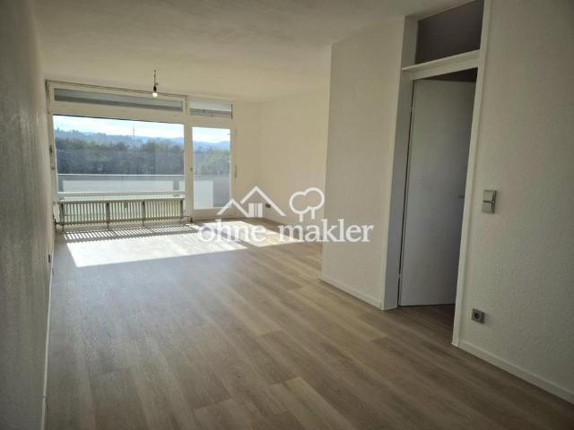 großzügige 3 Zimmer Wohnung mit Einbauküche, Balkon und Fernblick