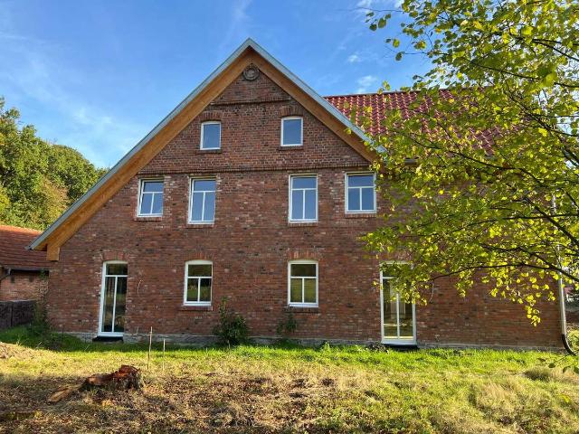 Großzügige 3 Zimmer Wohnung mit eigenem Garten und Terrasse in naturnaher Lage