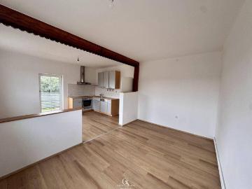 Großzügige 3 Zimmer Wohnung mit großem Balkon in ruhiger Lage
