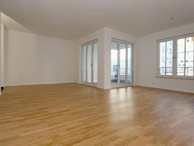 Großzügige 3 Zimmer Wohnung mit hochwertiger Ausstattung und sonniger Loggia im Herzen Berlins