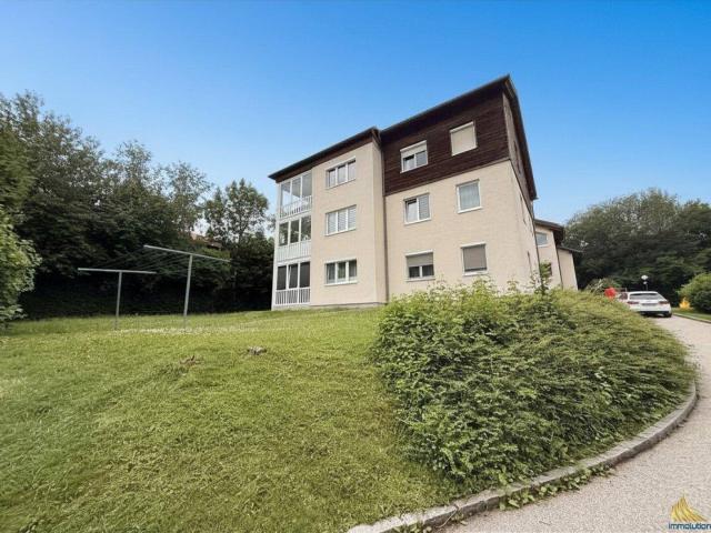 Großzügige 3 Zimmer Wohnung mit Loggia