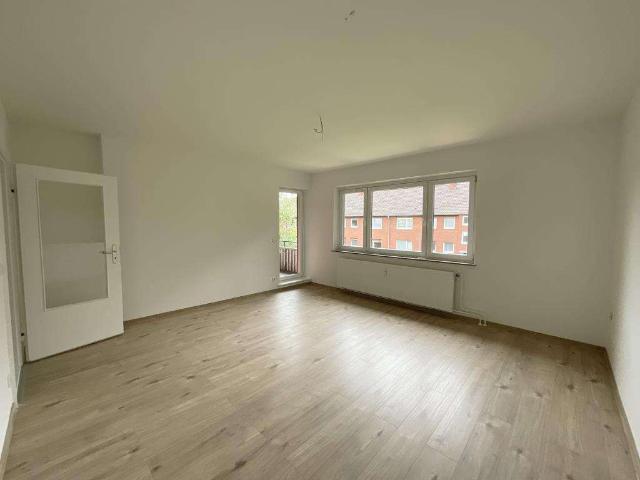 Großzügige 3 Zimmer Wohnung mit neuem Bad und Balkon in Aurich!