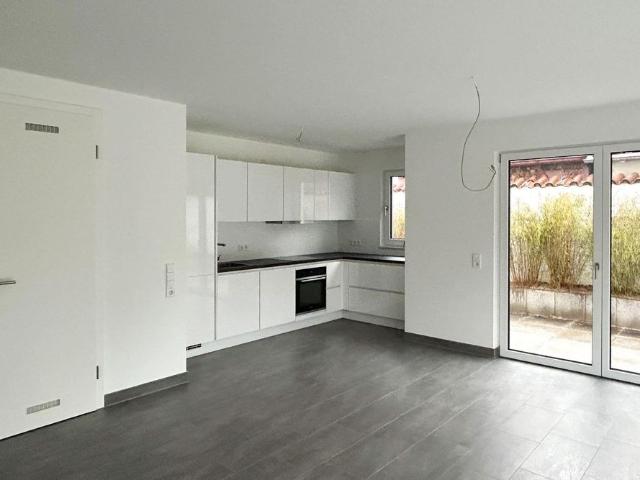 Großzügige 3 Zimmer Wohnung mit schöner Terrasse
