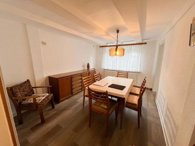Großzügige 3 Zimmer Wohnung mit saniertem Badezimmer und Garten in Siegen Eiserfeld!
