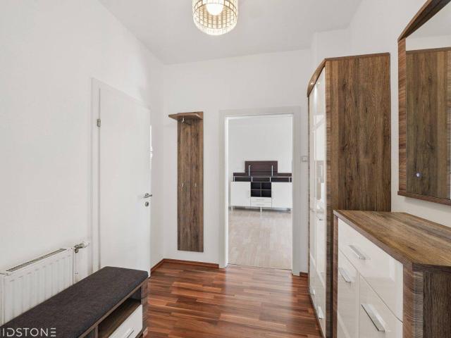 Großzügige 3 Zimmer Wohnung mit sonnigem Balkon und Grünblick in Bad Schönau