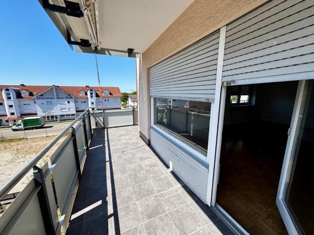 Großzügige 3 Zimmer Wohnung mit Stellplatz in schöner Lage von Si