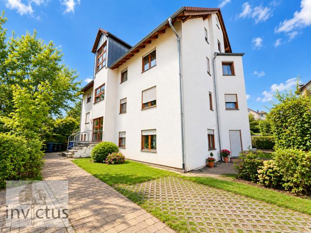 Großzügige 3 Zimmer Wohnung mit Südwest Balkon, Tageslichtbad und Stellplatz