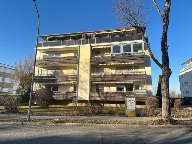 Großzügige 3 Zimmer Wohnung mit Südbalkon in attraktiver Lage