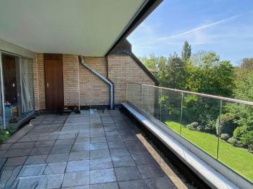 Großzügige 3 Zimmer Wohnung mit Südbalkon und Tiefgarage