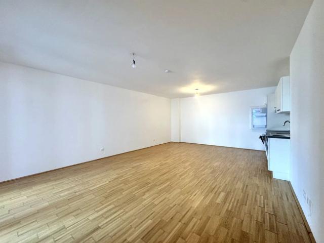 Großzügige 3 Zimmer Wohnung an der Dresdner Straße Hofruhelage