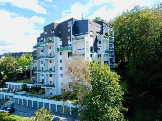 Großzügige 3 Zimmer Wohnung + Dachbodenzimmer, Fernblick, Balkon und Garage
