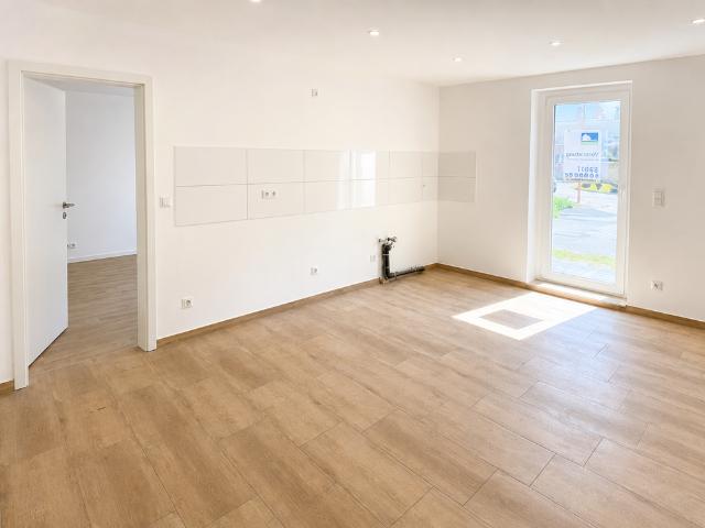 großzügige 3 Zimmer Wohnung, große Küche, Wanne, Dusche, 35 m² großes Wohnzimmer, Hobbyraum