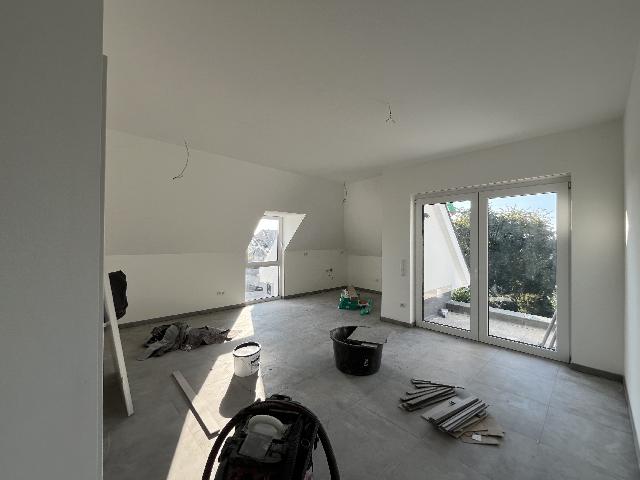 Großzügige 3 Zimmer Wohnung im DG im KFW 40 QNG Standard