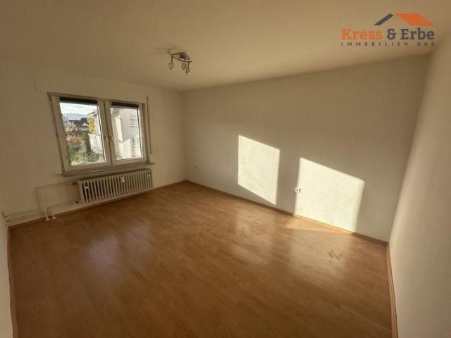 Großzügige 3 Zimmer Wohnung im 1. Obergeschoss mit modernem Bad im Herzen von Bad Soden