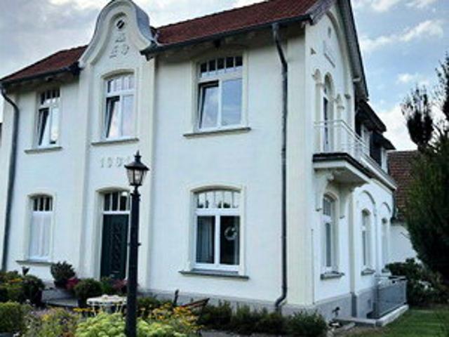 Großzügige 3 Zimmer Wohnung in einer Jugendstilvilla, Krefeld Benrad, Oberbenrader Str