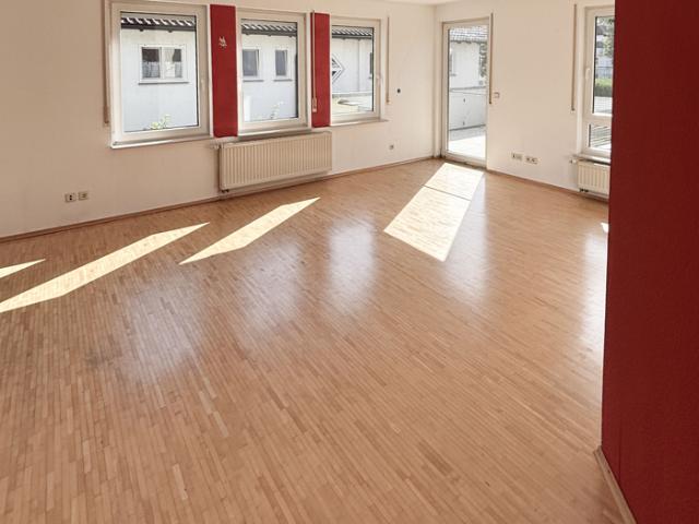 Großzügige 3 Zimmer Wohnung in gewachsener Lage