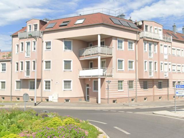 großzügige 3 Zimmer Wohnung in Hochparterre