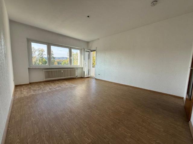 Großzügige 3 Zimmer Wohnung in Zentraler und dennoch ruhige Wohnlage
