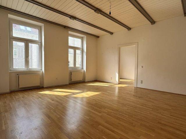 Großzügige 3 Zimmer Altbauwohnung mit Aufzug in Toplage der Josefstadt